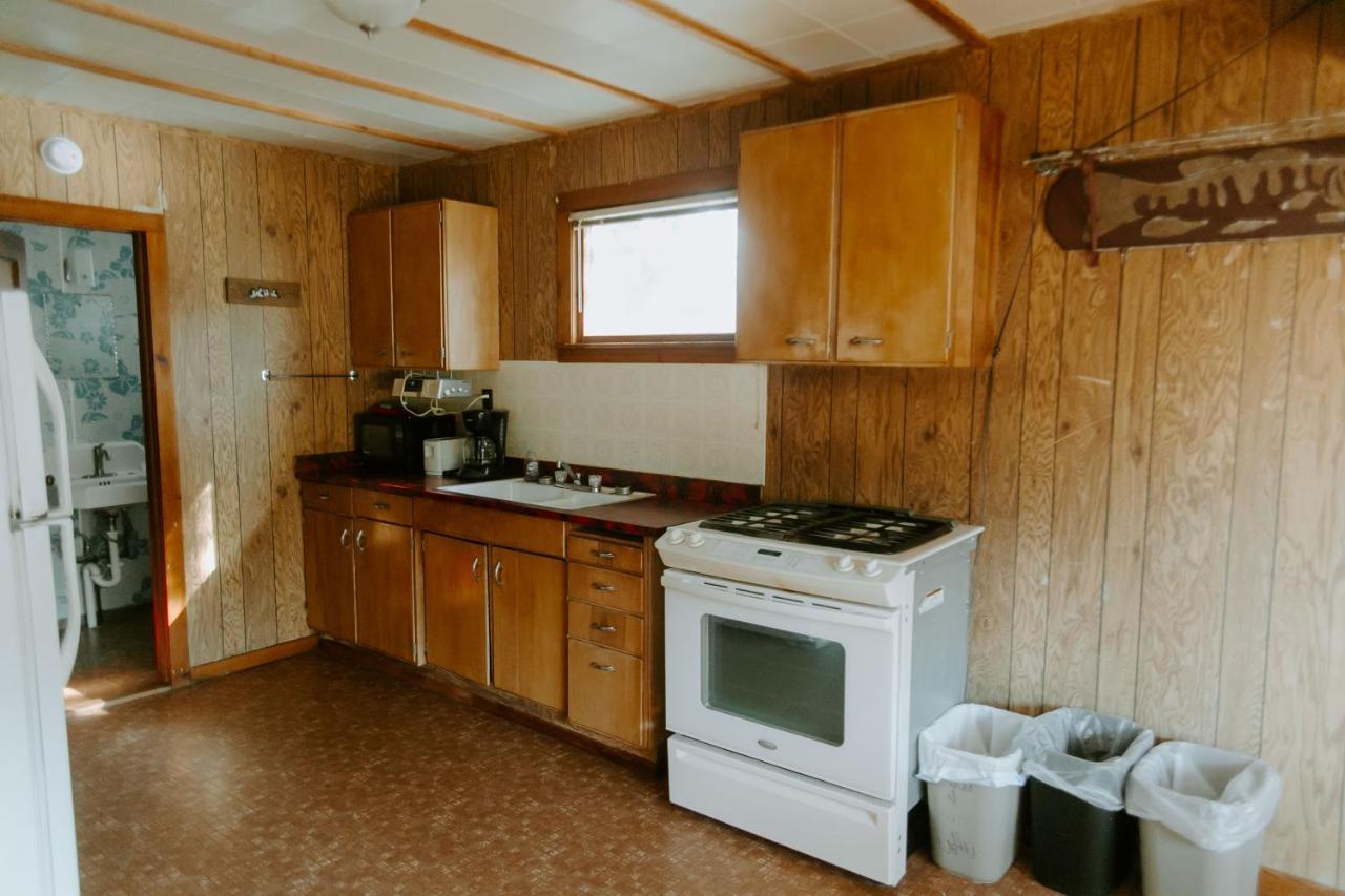 Silver Rapids Lodge & Campground Ely Bagian luar foto