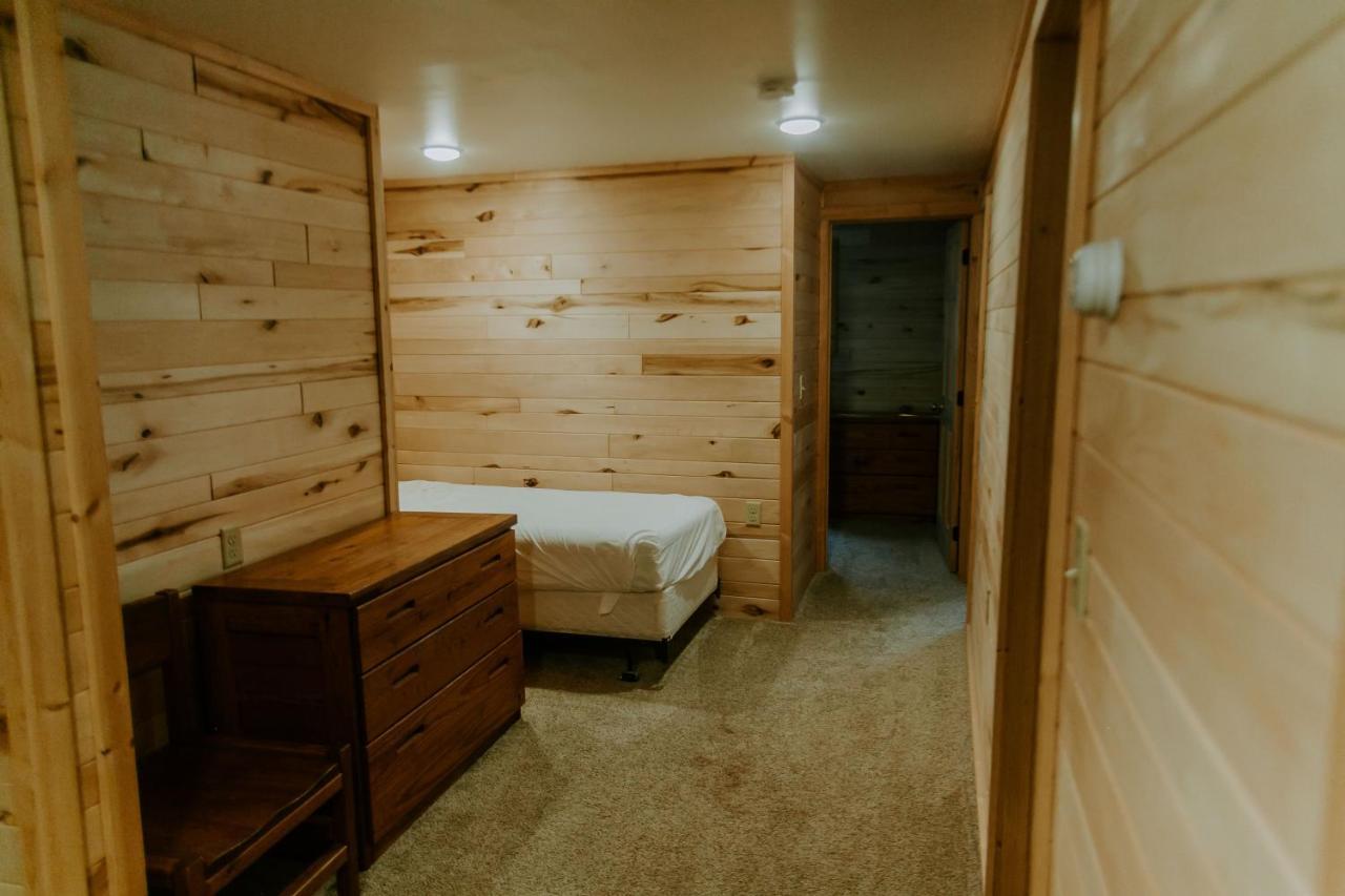 Silver Rapids Lodge & Campground Ely Bagian luar foto