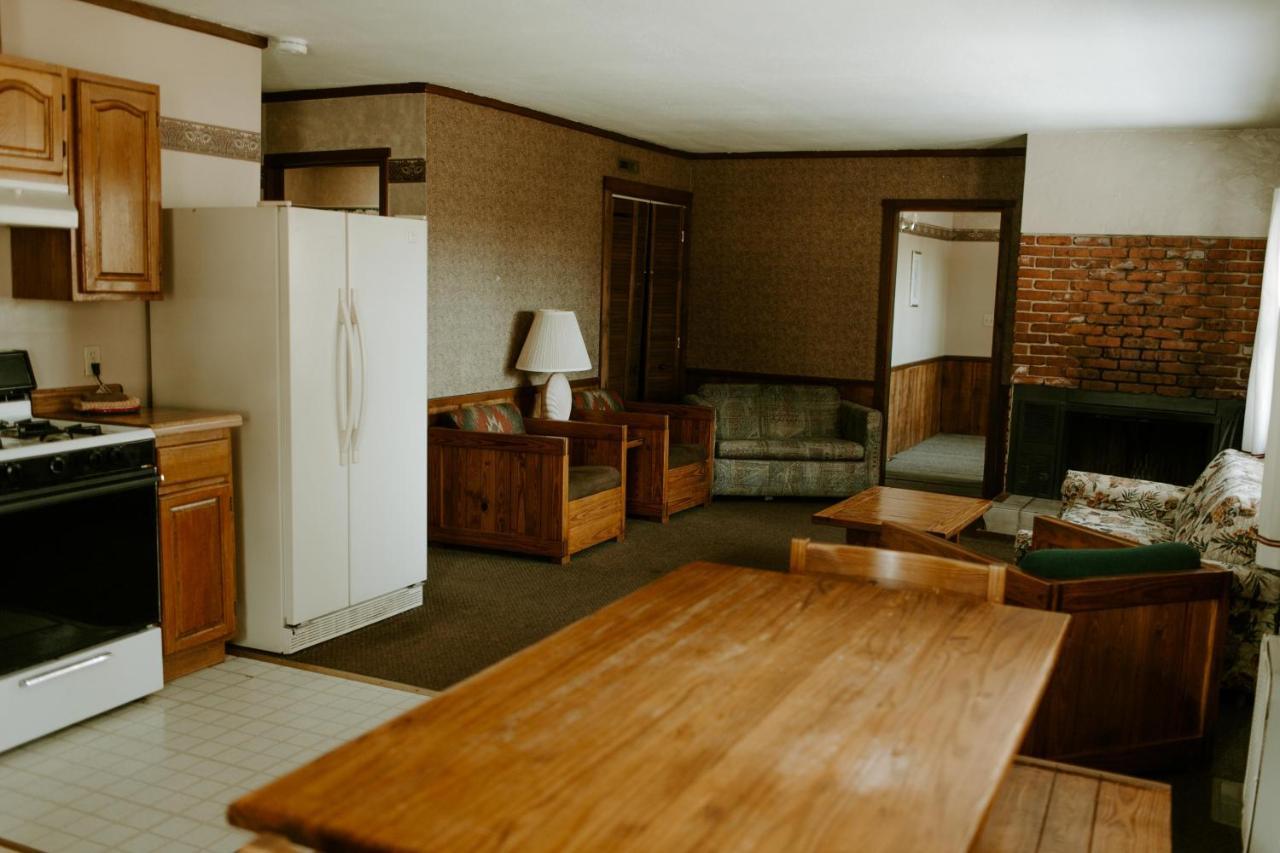 Silver Rapids Lodge & Campground Ely Bagian luar foto
